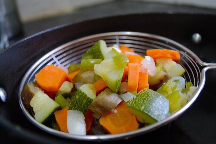 วิธีลวกผักก่อนแช่แข็ง ขั้นตอนสำคัญ สำหรับผักบางชนิด